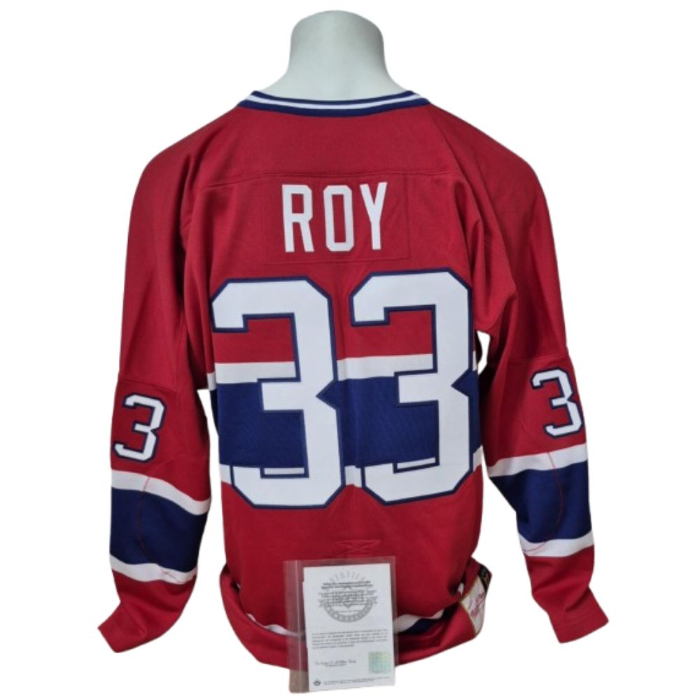 Chandail officiel Mitchell and Ness signé - Patrick Roy centennaire rouge avec écusson de la coupe stanley à l'avant UD coa