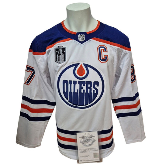 Chandail officiel Adidas signé - Connor McDavid extérieur avec patch Coupe Stanley UD coa