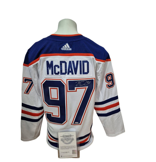 Chandail officiel Adidas signé - Connor McDavid extérieur avec patch Coupe Stanley UD coa
