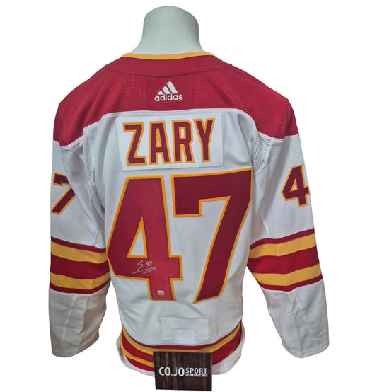Chandail officiel Adidas signé - Connor Zary 'away' COJO coa
