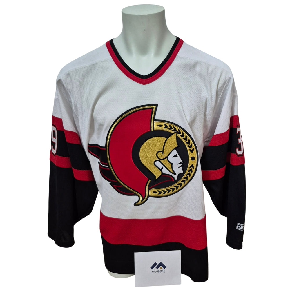 Chandail officiel CCM vintage signé - Dominik Hasek blanc Memorable coa