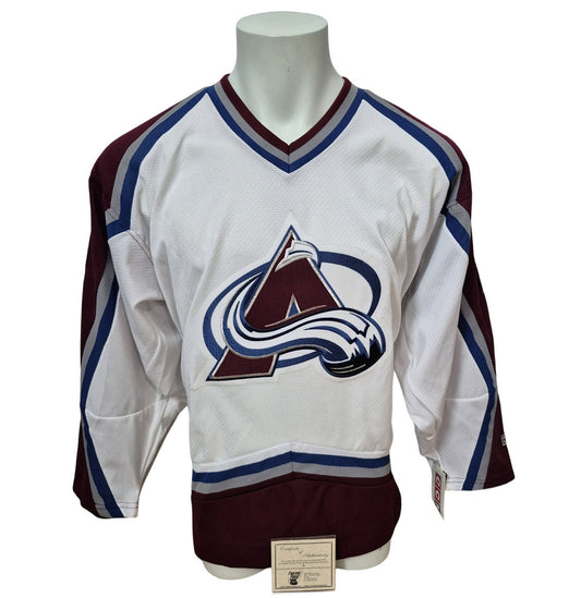 Official CCM vintage signed jersey - Patrick Roy white Frozen Pond coa