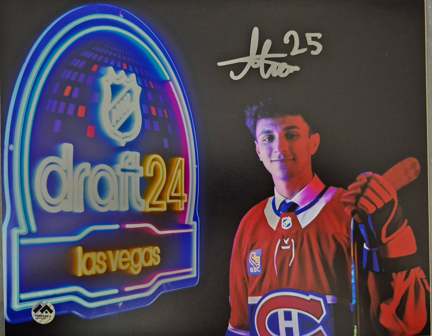 Photo officielle signée 8x10 horizontale - Michael Hage Memorable coa